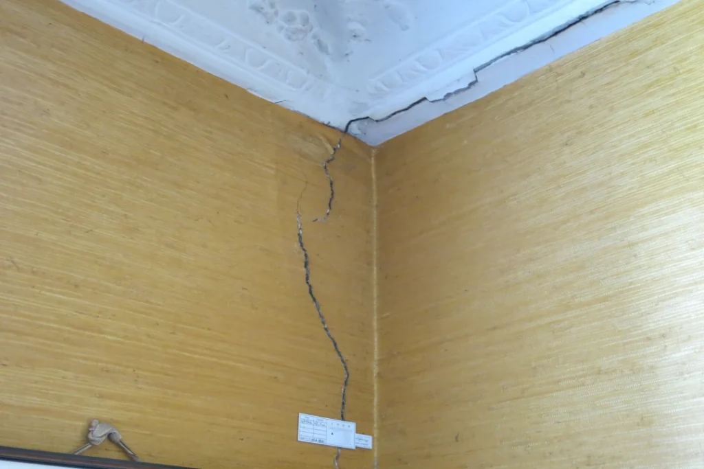 Quel expert pour fissures pour un bien immobilier  : neuve ou ancienne